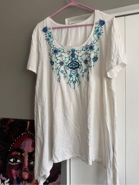 Embroidered Boho Floral Sharkbite Hem Top 1X/2X